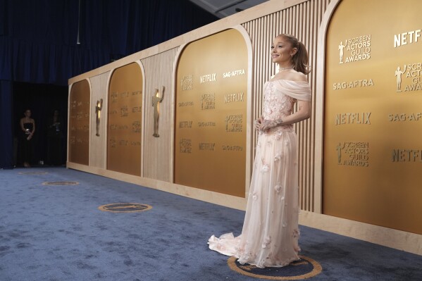 PHOTO COLLECTION: 31st Annual SAG Awards - Red Carpet | AP News
